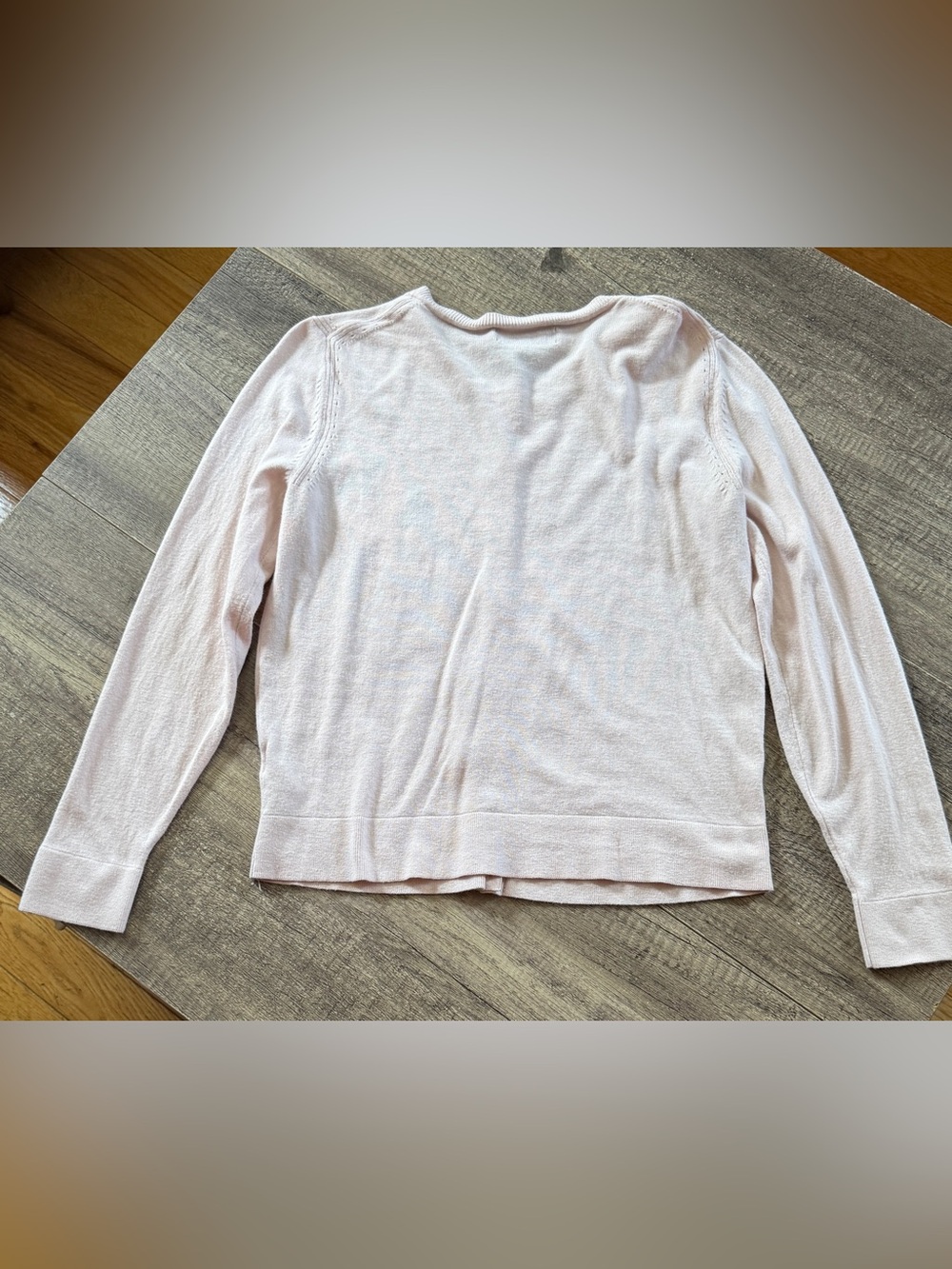 Light pink Banana Republic Factory cardigan made with premium luxe yarn. Med.